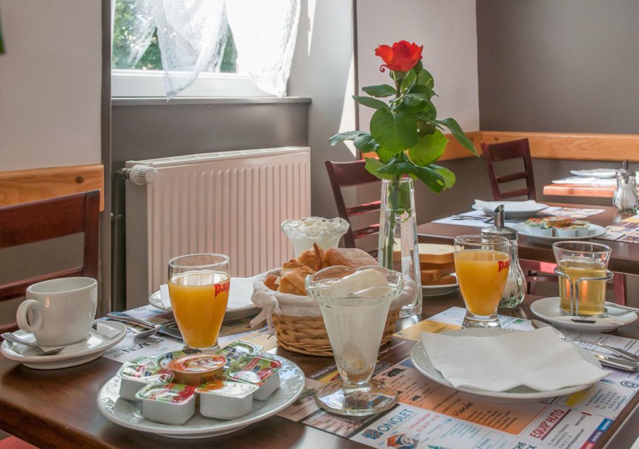 Cafe Hotel De La Gare Champagnole Εξωτερικό φωτογραφία